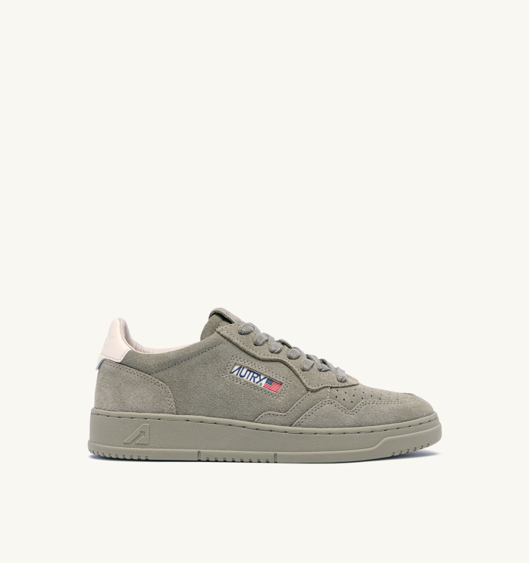 AUTRY INTERNATIONAL SRL Patike MEDALIST LOW MAN OH05 SUEDE/LEATHER SILVER SAGE/IVORY/JZ26 — glavna fotografija