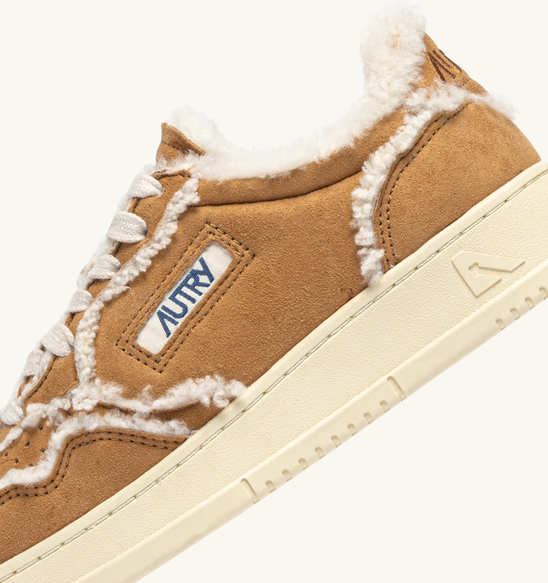 AUTRY INTERNATIONAL SRL Patike MEDALIST LOW WOM GX01 SUEDE/SHEARLING COGNAC/JZ26 — foto 6