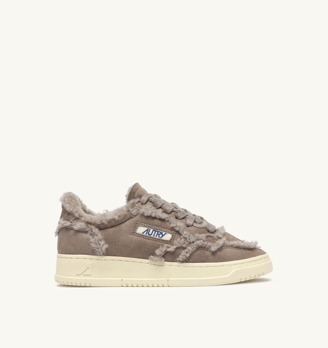 AUTRY INTERNATIONAL SRL Patike MEDALIST LOW WOM GX02 SUEDE/SHEARLING TAUPE/JZ26 — glavna fotografija