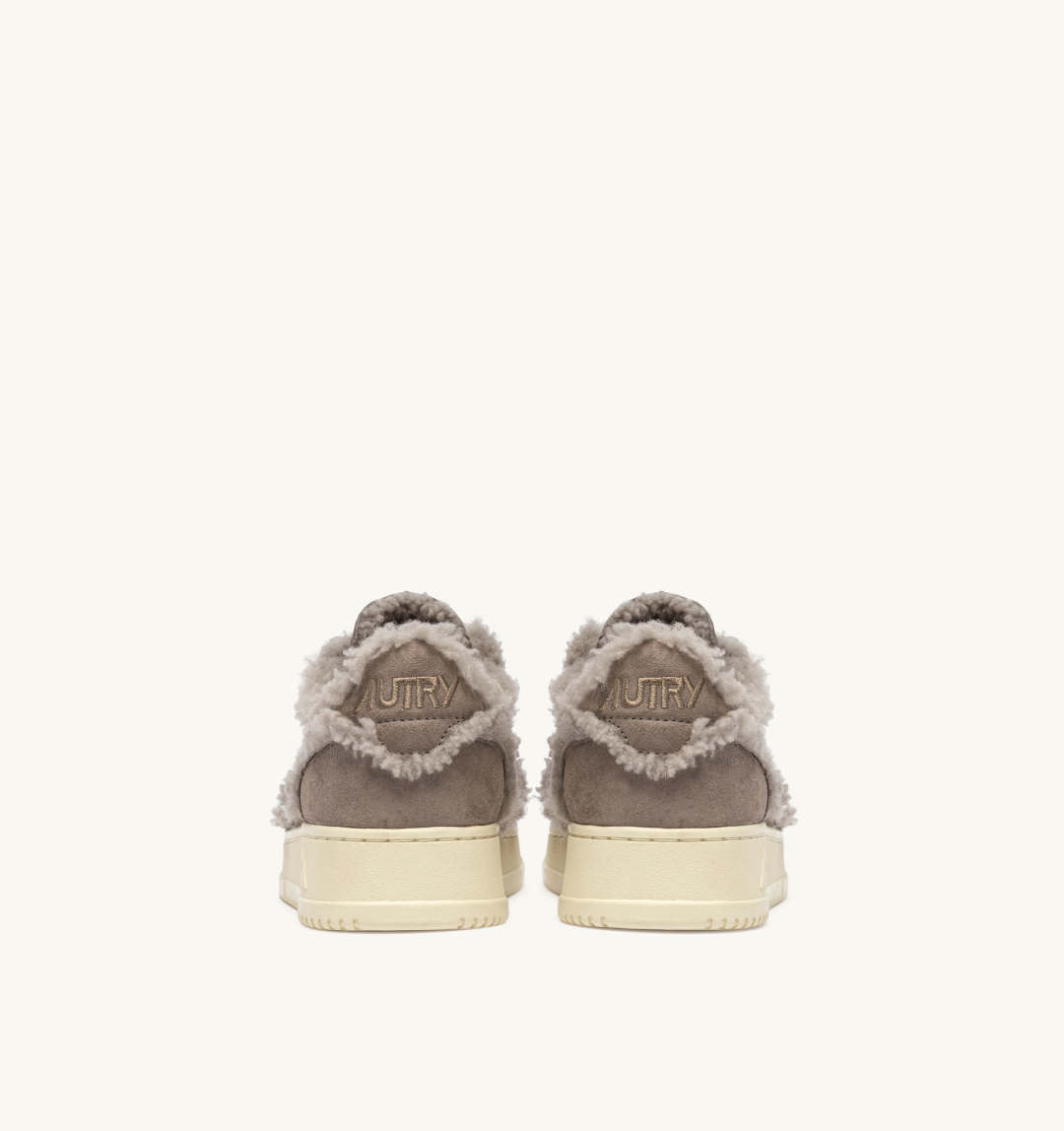 AUTRY INTERNATIONAL SRL Patike MEDALIST LOW WOM GX02 SUEDE/SHEARLING TAUPE/JZ26 — foto 3